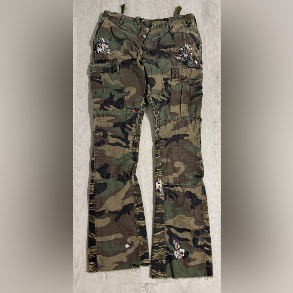 MNML Camouflage Cargo Pants